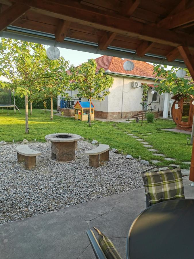 Zso-Ze Apartman Tiszafured Exterior photo